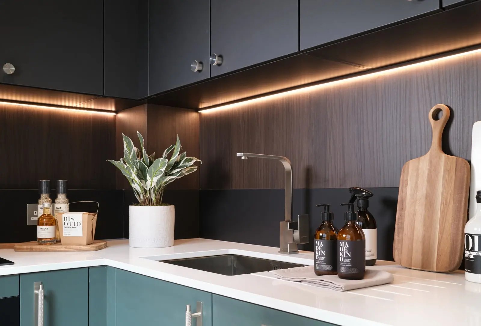 Swan-Apartment_Kitchen-2-3