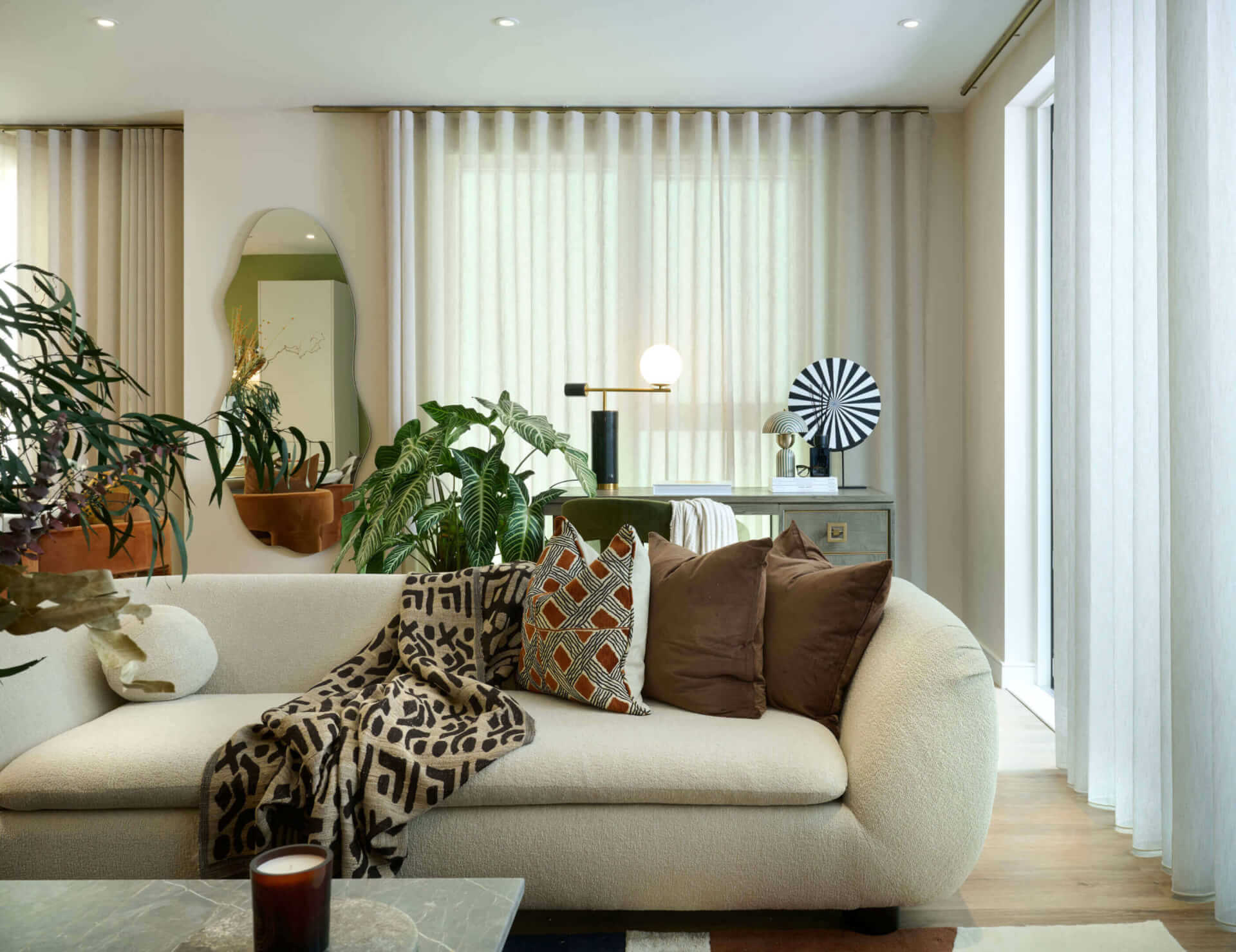 LR_20251020_03_tgq250929-021_v1759751918