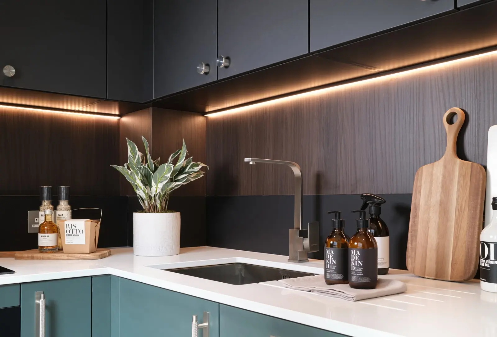 Swan-Apartment_Kitchen-2