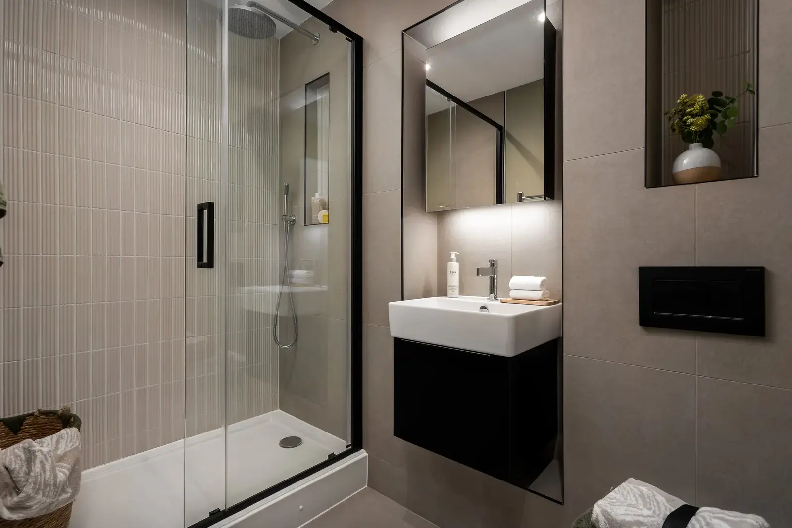 Thames_Show_Apartment_Ensuite