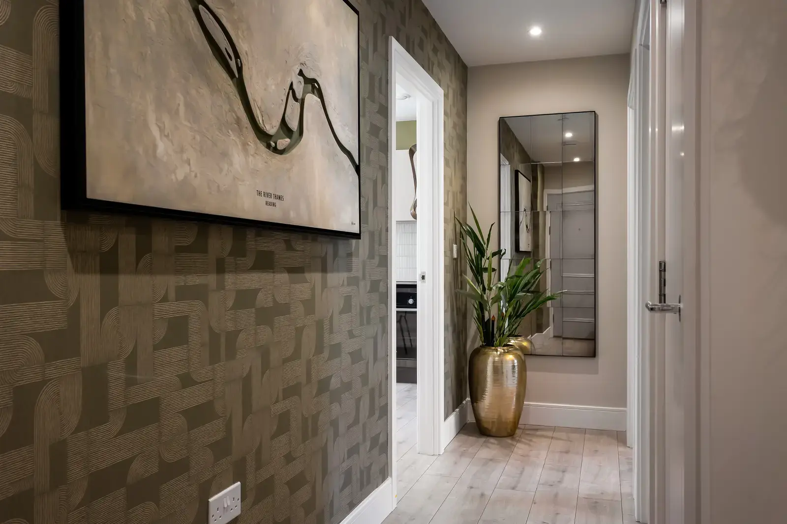Thames_Show_Apartment_Hallway