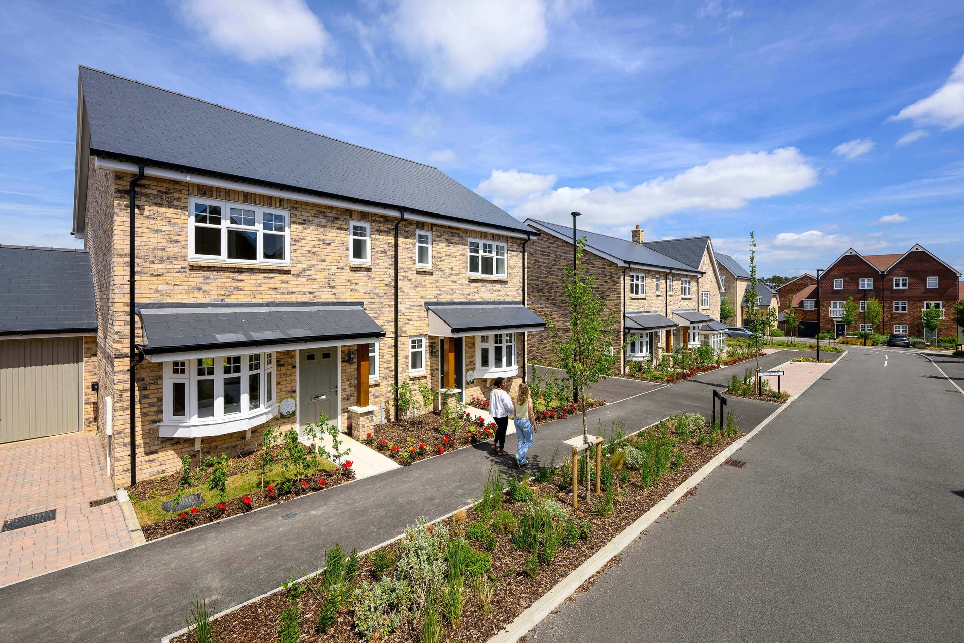 hartland-village_pinewood-green_exterior_06