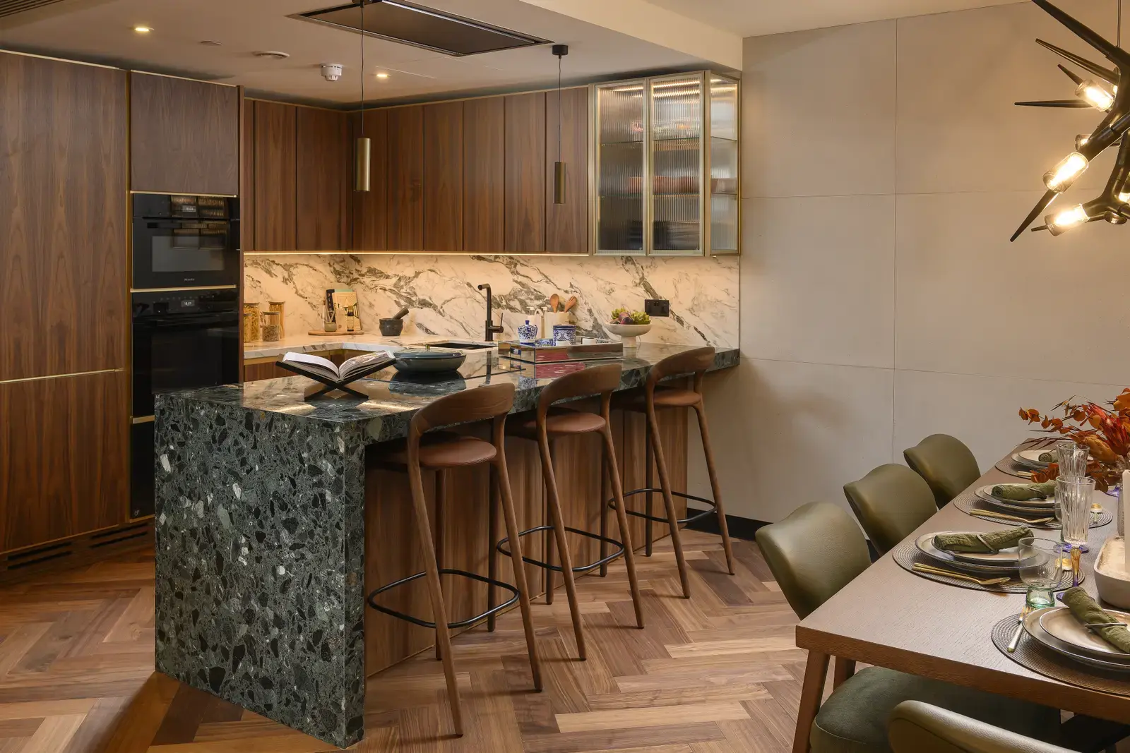 london-dock-gallery-image-_dining_240426