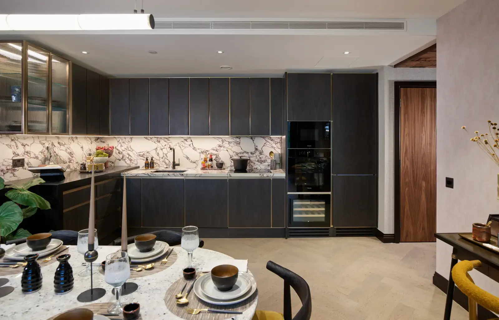 london-dock-gallery-image_-kitchen and dining_240426